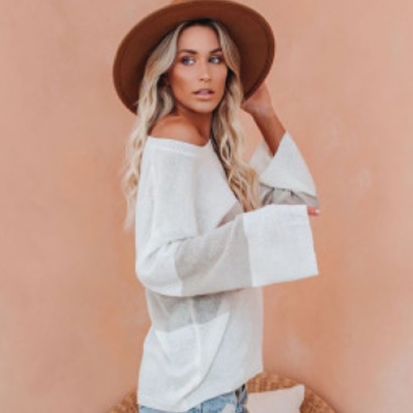 ๐ค Cute Gray Colorblock Knit Top! ๐ Size M - Picture 9 of 11